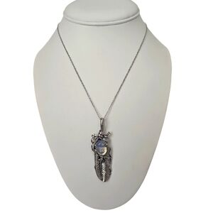 NWT Oval Stainless Steel Ethnic Clear Glass/Opal Feather Pendant Necklace